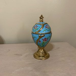 Faberge musical egg “Tulip” plays Our Love. 5.25” h